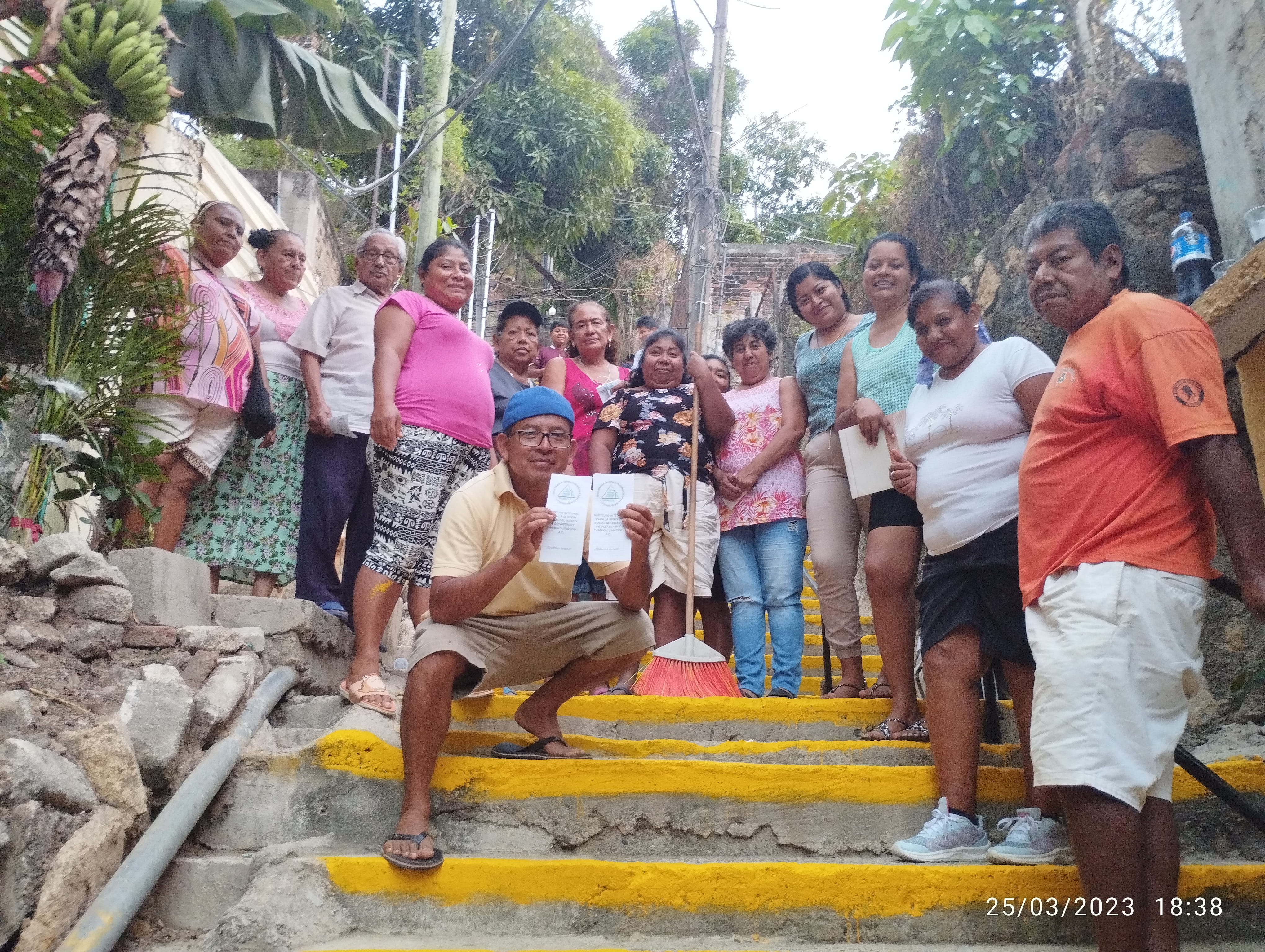 Actividad comunitaria del Instituto sobre prevención y evacuación